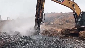 Perforadora hidráulica de roca montada en excavadora T6 en funcionamiento