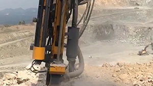 Perforadora hidráulica de roca montada en excavadora T6 en funcionamiento